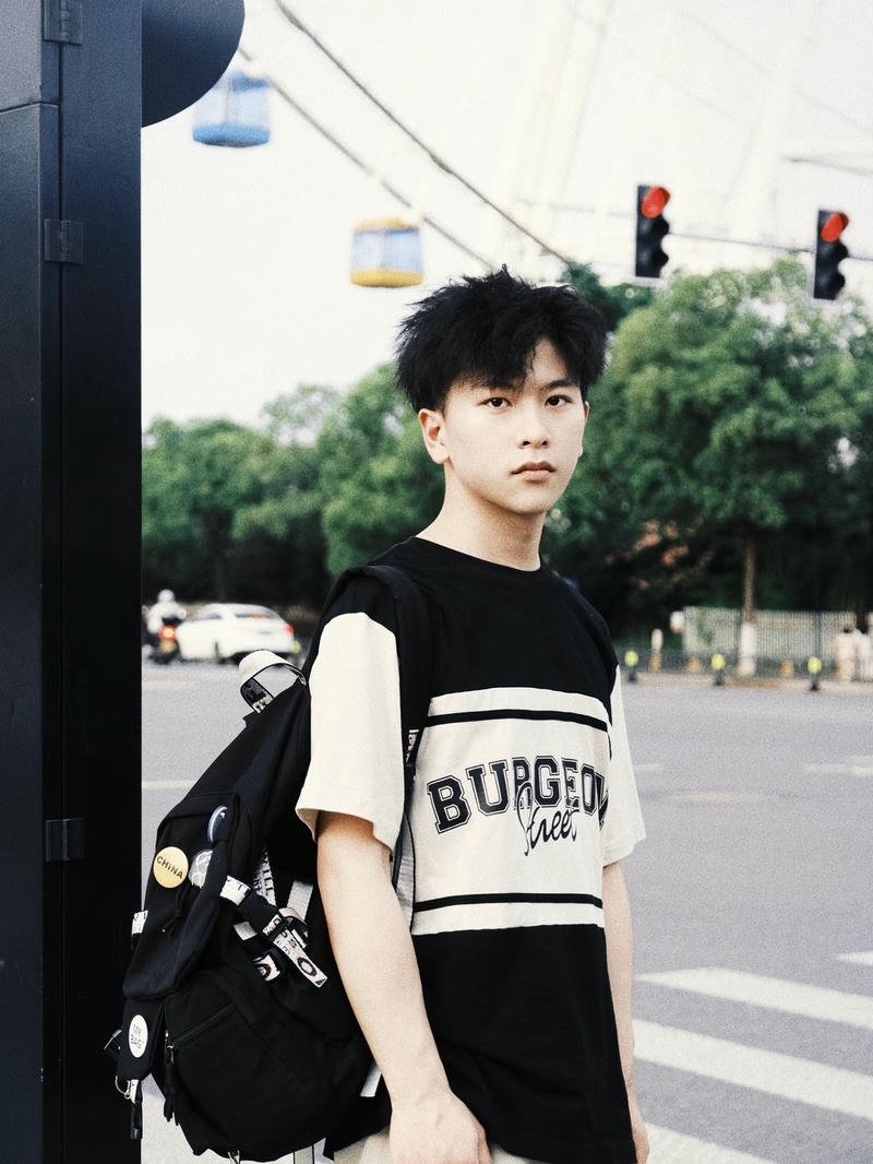 Gương mặt nam sinh cuốn hút trong ảnh trai đẹp 2k8