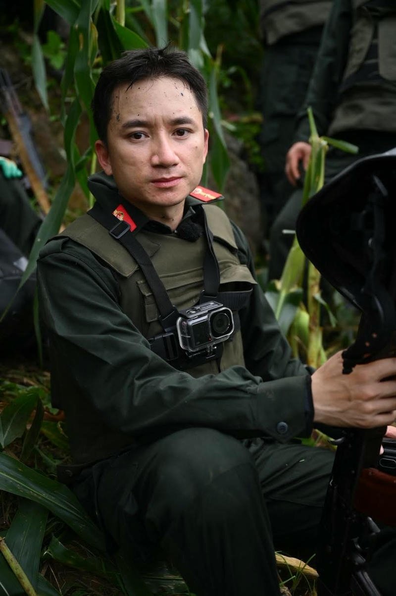 Gương mặt nghệ sĩ Phan Mạnh Quỳnh sắc nét làm ảnh nền