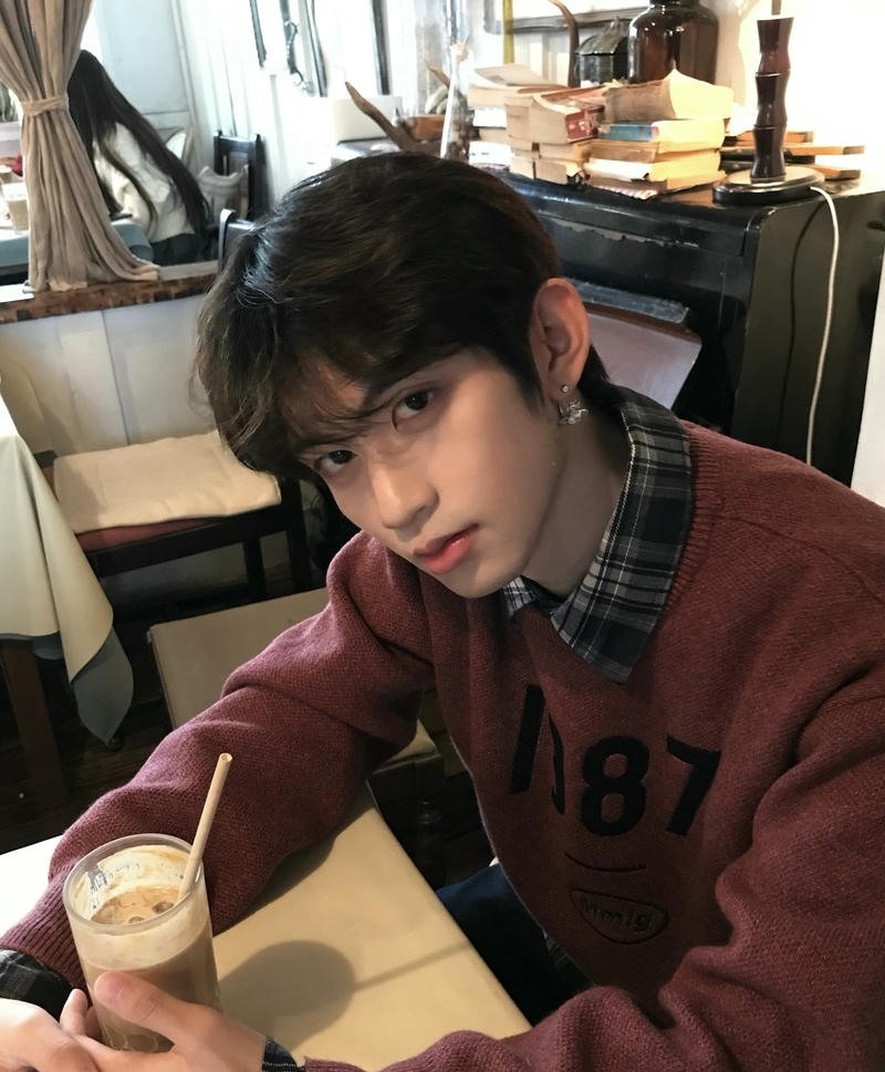 Gương mặt sáng của ảnh trai đẹp cute tự nhiên