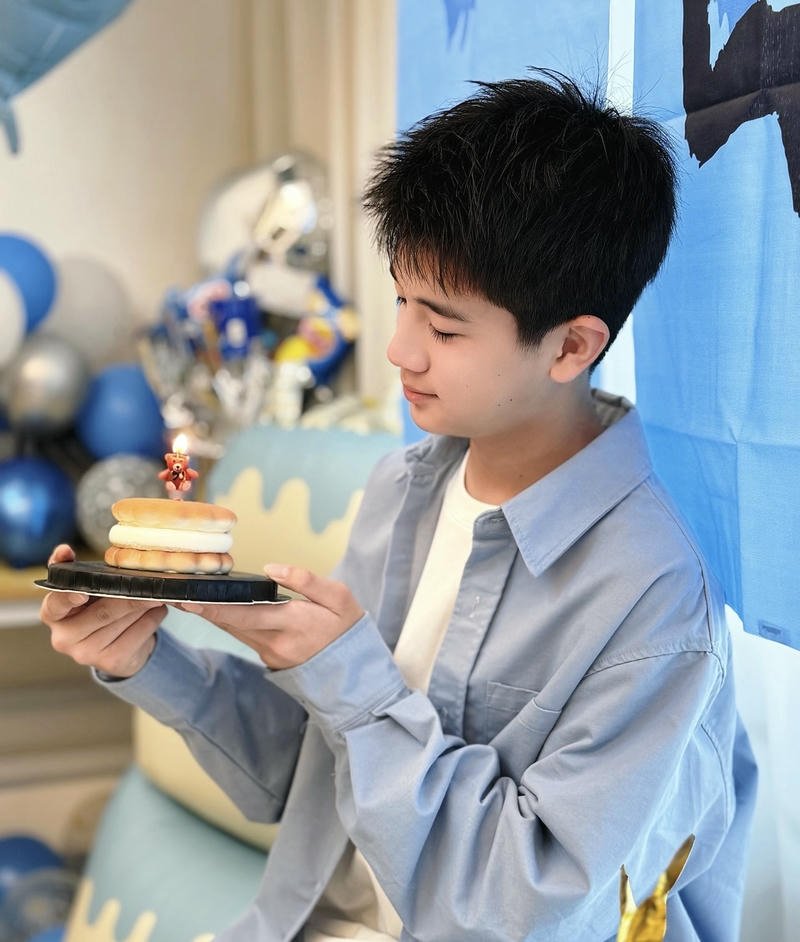 Gương mặt sáng và thần thái hiền của ảnh trai đẹp 2k11 tuổi teen