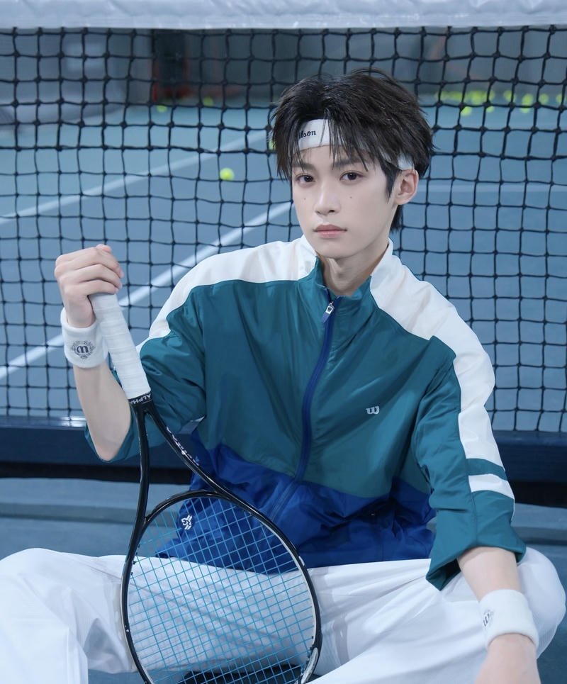 Gương mặt thư sinh cute làm hình nền điện thoại