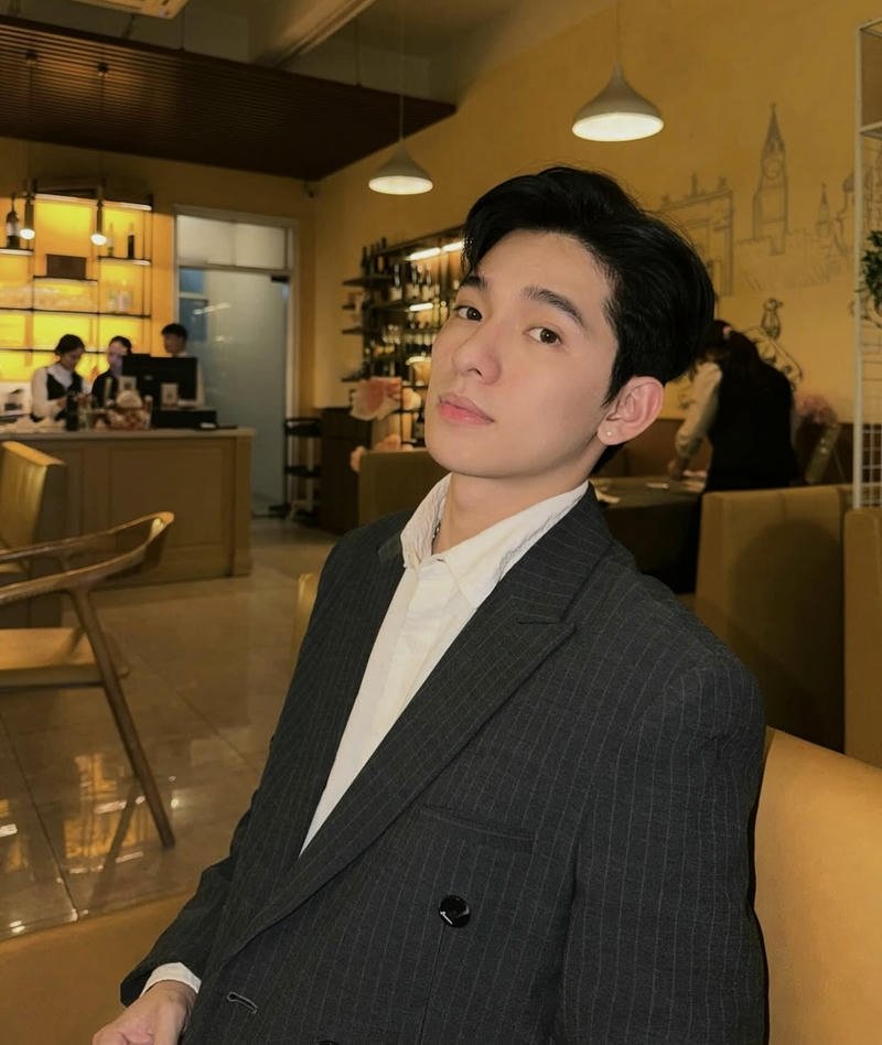 Gương mặt trai đẹp nét mặt lạnh lùng