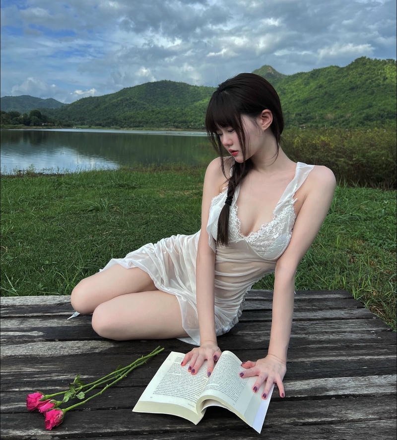 Gương mặt xinh với thần thái girl gợi cảm