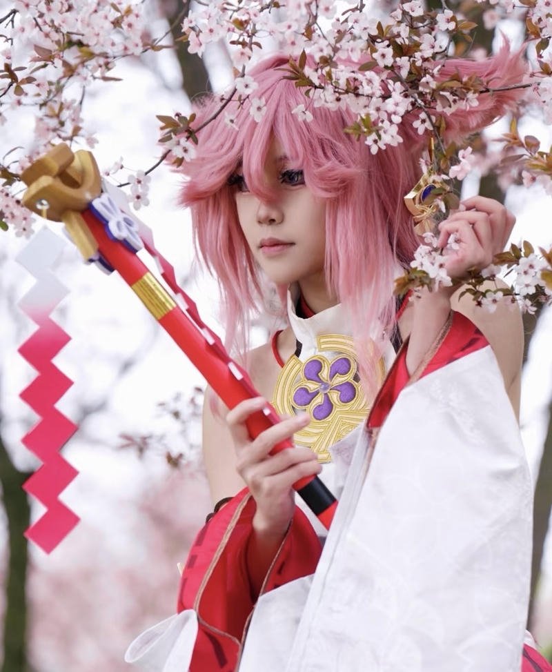 Hình Yae Miko cosplay mang nét riêng đầy mê hoặc