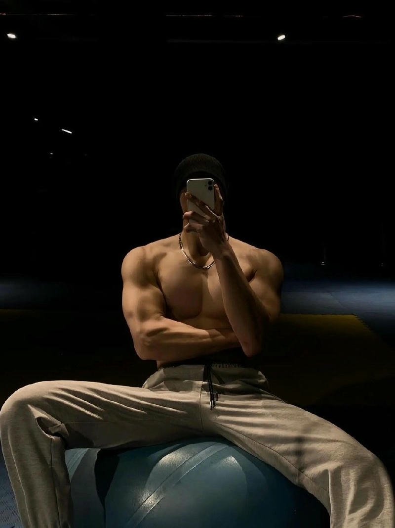 Hình ảnh 6 múi che mặt phong cách tối giản hiện đại