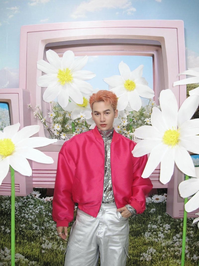 Hình ảnh Ali Hoàng Dương biểu cảm nhẹ nhàng tự nhiên