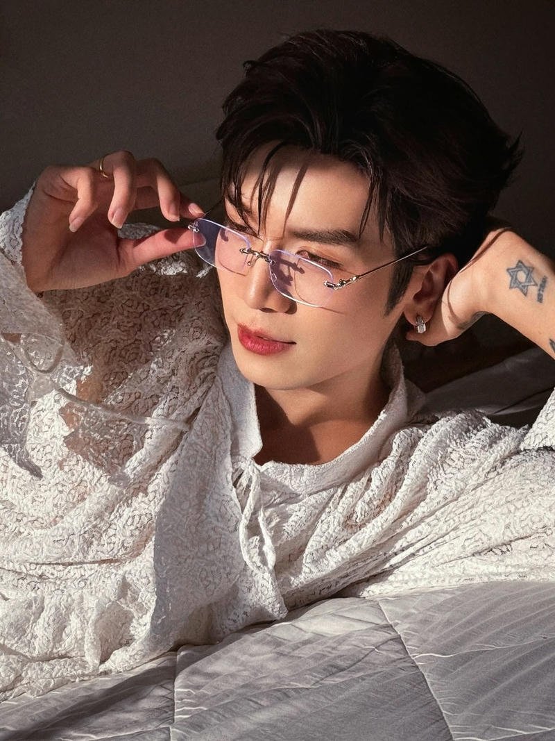 Hình ảnh BB Trần phong cách trẻ trung năng động