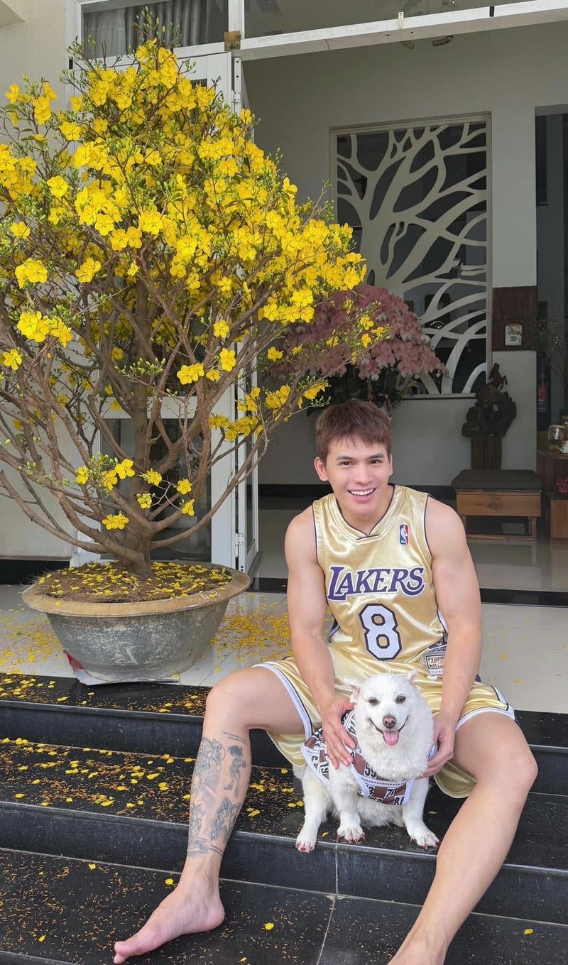 Hình ảnh Quốc Thiên phong cách nam tính hiện đại