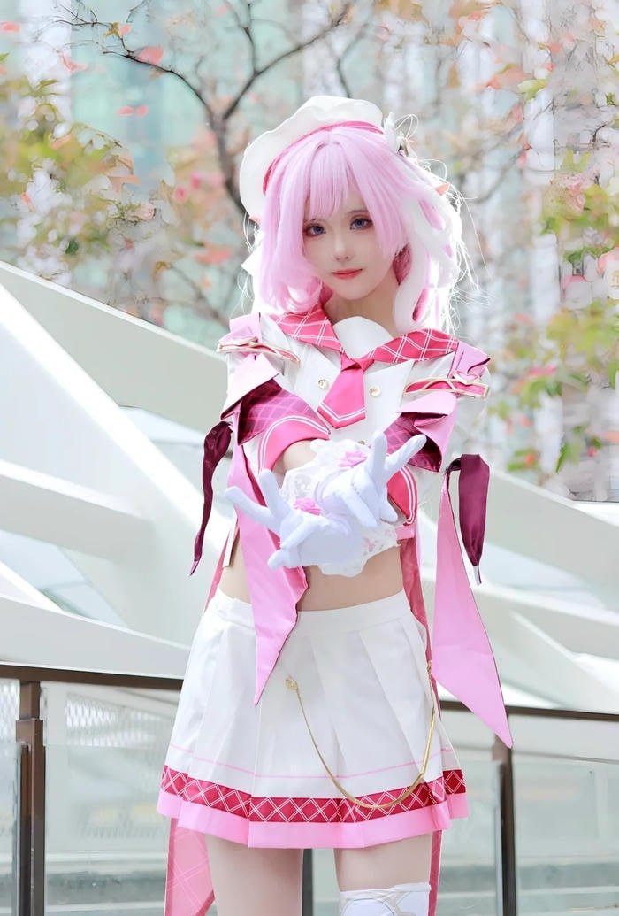 Hình ảnh cosplay anime nữ với phong cách dễ thương