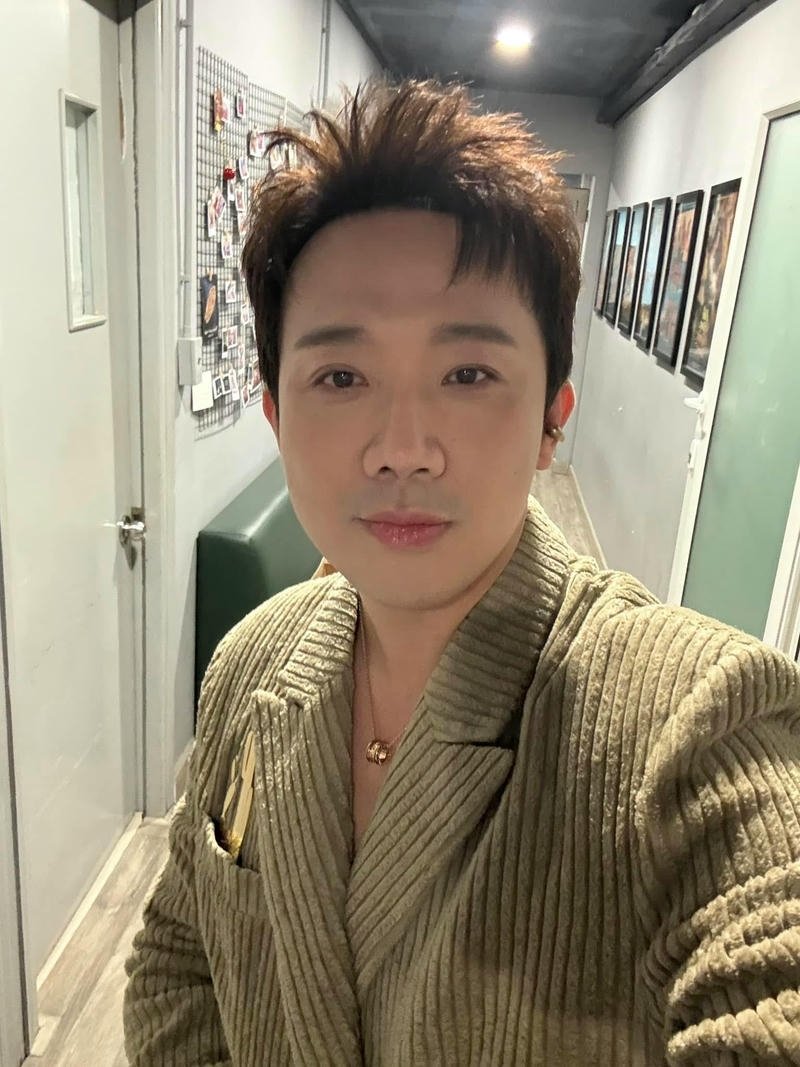 Hình ảnh đời thường tươi sáng Trấn Thành