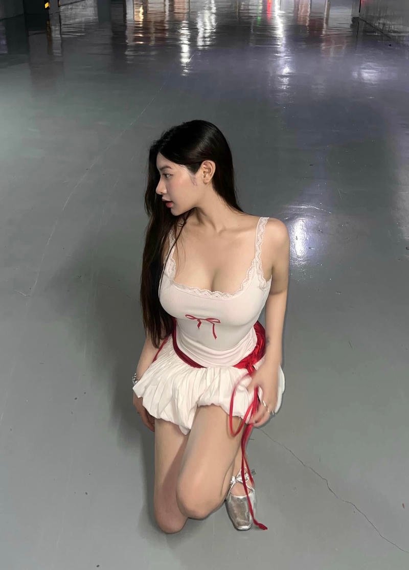 Hình ảnh gái xinh mlem với ánh nhìn cuốn hút