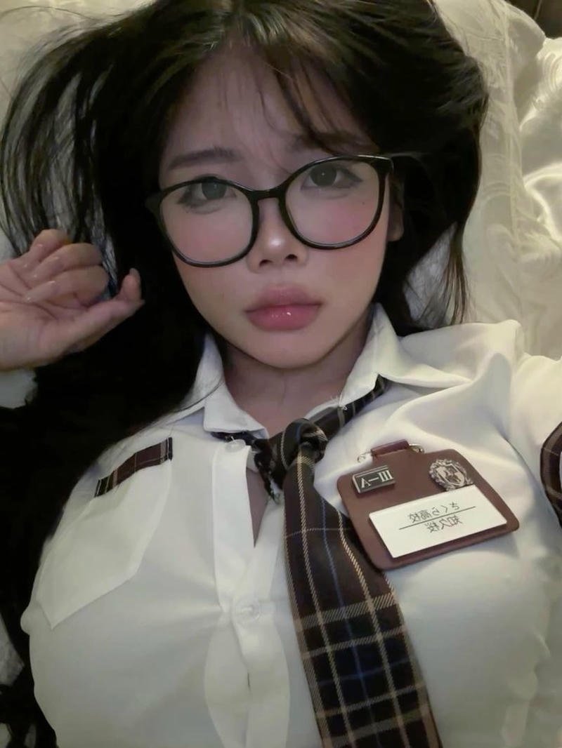 Hình ảnh học sinh tự sướng đời thường