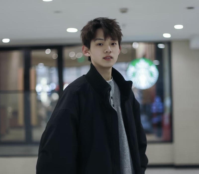 Hình ảnh trai Trung Quốc gương mặt điển trai đơn giản