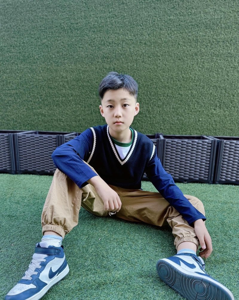 Hình ảnh trai đẹp 10 tuổi tóc gọn gàng gương mặt sáng