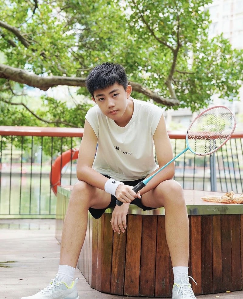 Hình ảnh trai đẹp 14 tuổi mái tóc ngắn ánh mắt hiền