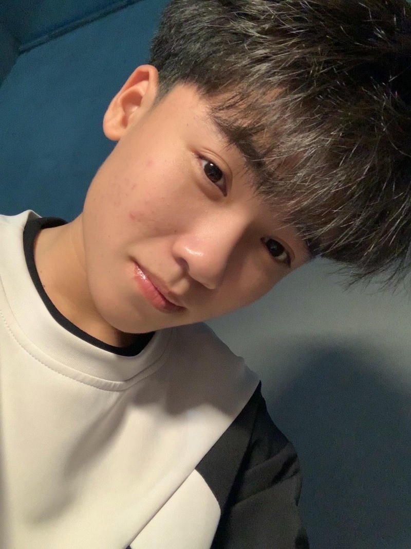 Hình ảnh trai đẹp 2k12 với cam trước của nam sinh