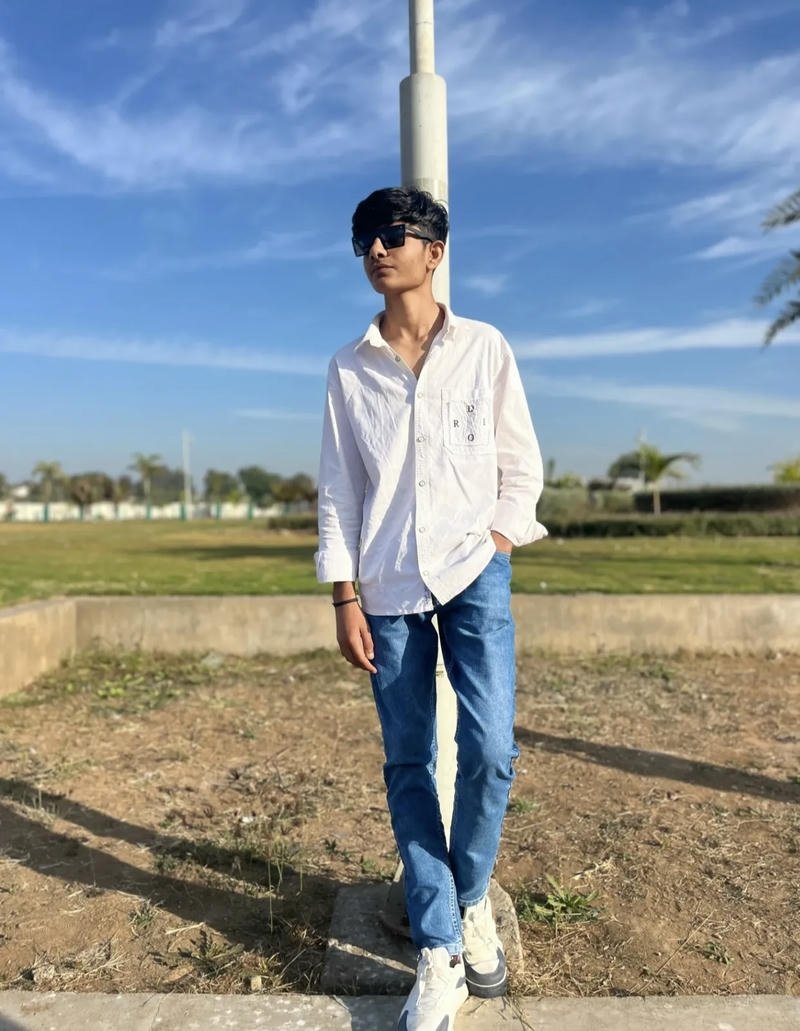 Hình ảnh trai đẹp Ấn Độ lịch thiệp ánh mắt ấm áp