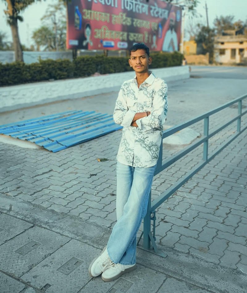 Hình ảnh trai đẹp Ấn Độ quyến rũ thần thái nổi bật