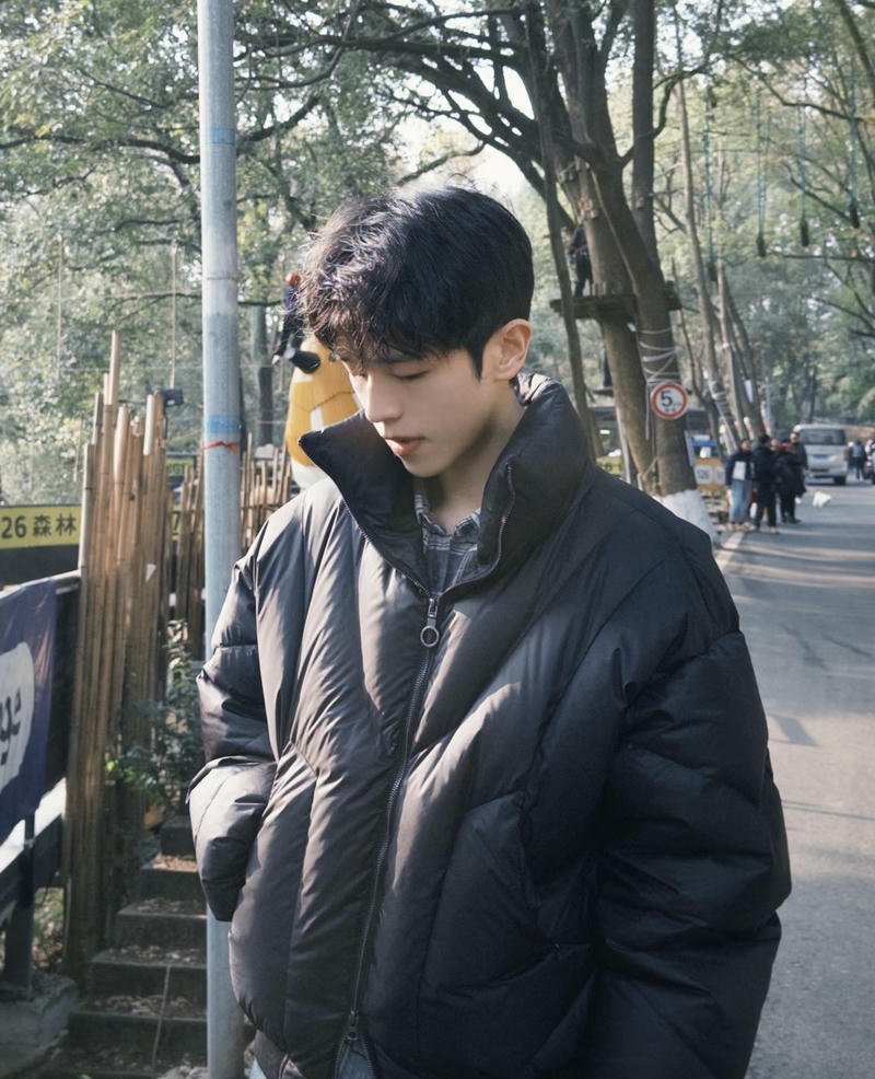 Hình ảnh trai đẹp Douyin phong cách thời trang hiện đại