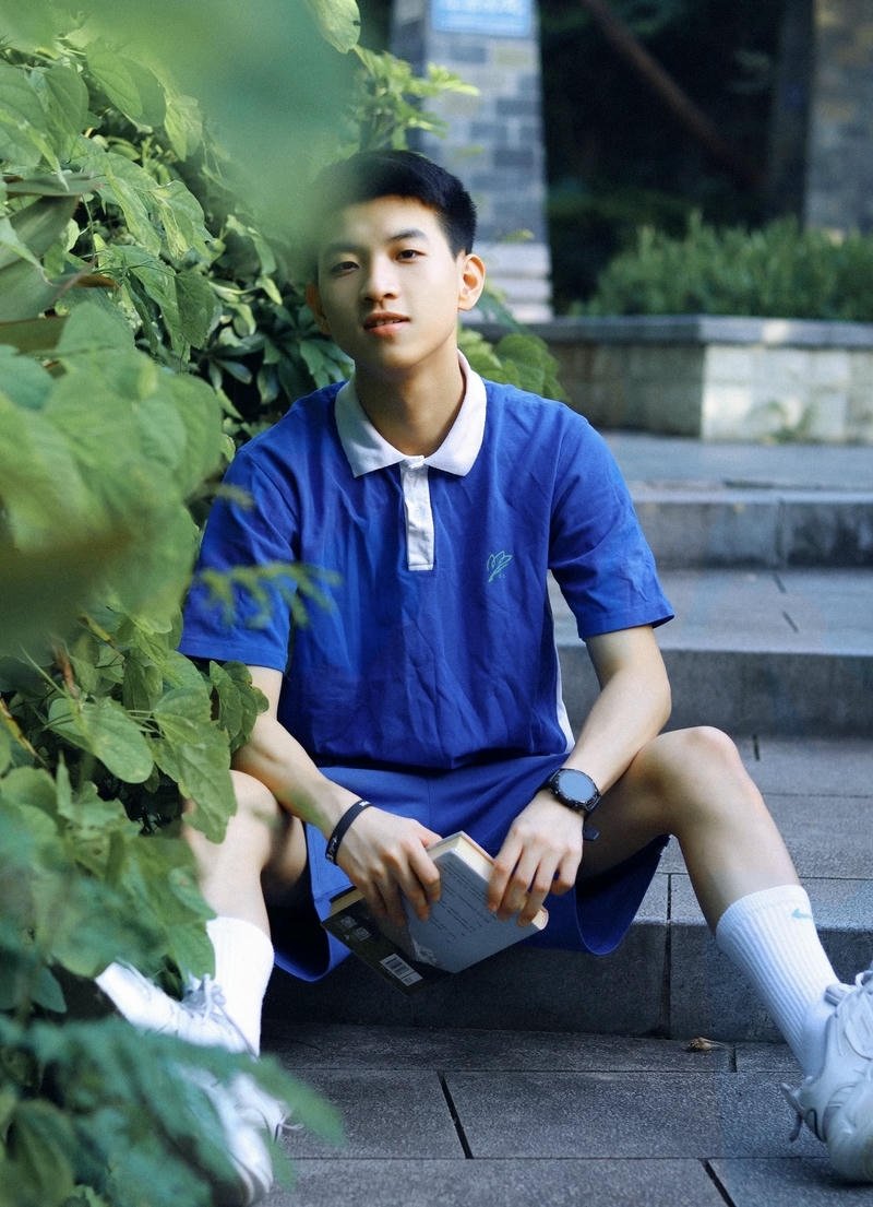 Hình ảnh trai đẹp K9 ánh nhìn tự nhiên rõ nét