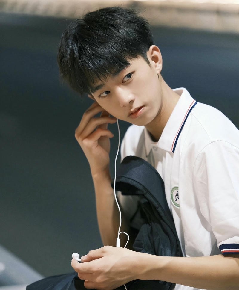 Hình ảnh trai đẹp K9 tóc ngắn nét hài hòa