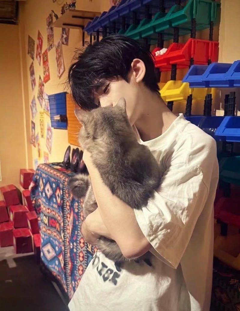 Hình ảnh trai đẹp Trung Quốc giấu mặt đầy thu hút