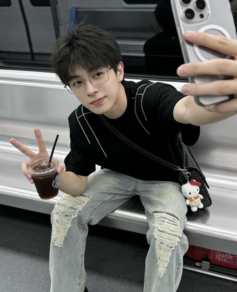 Hình ảnh trai đẹp Trung Quốc nụ cười hiền đẹp trai