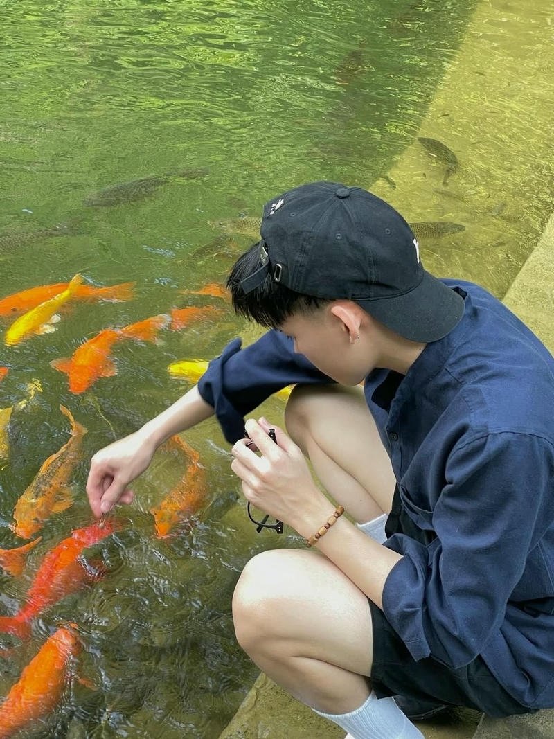 Hình ảnh trai đẹp Việt Nam trong ánh nắng nhẹ