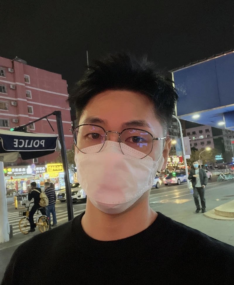 Hình ảnh trai đẹp đeo khẩu trang ánh nhìn rõ
