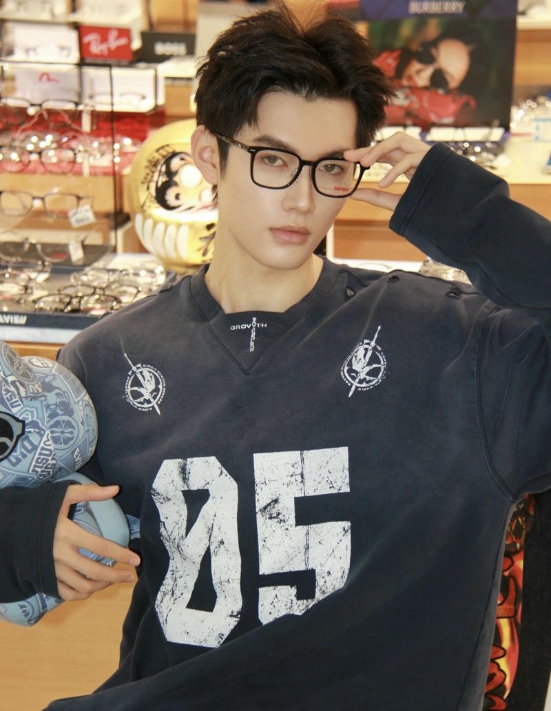 Hình ảnh trai đẹp đeo kính chi tiết rõ nét