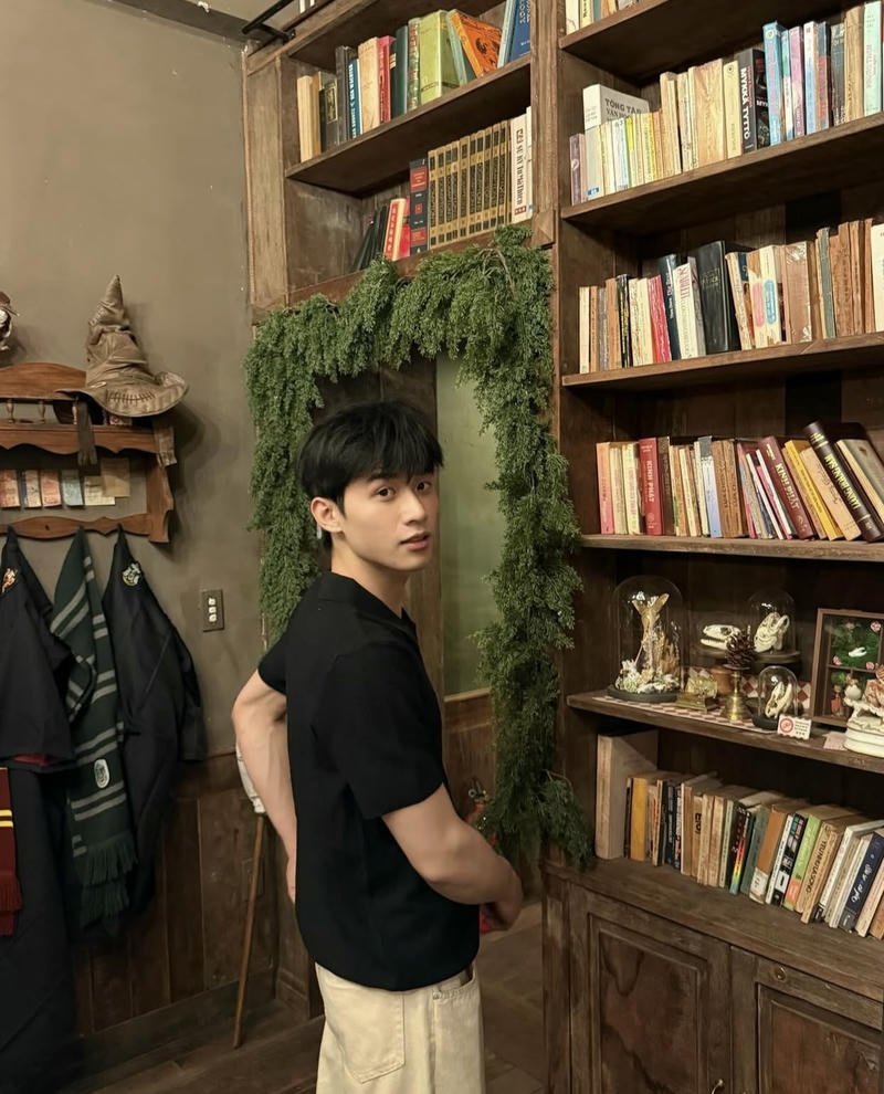 Hình ảnh trai đẹp gương mặt điển trai ánh mắt sâu