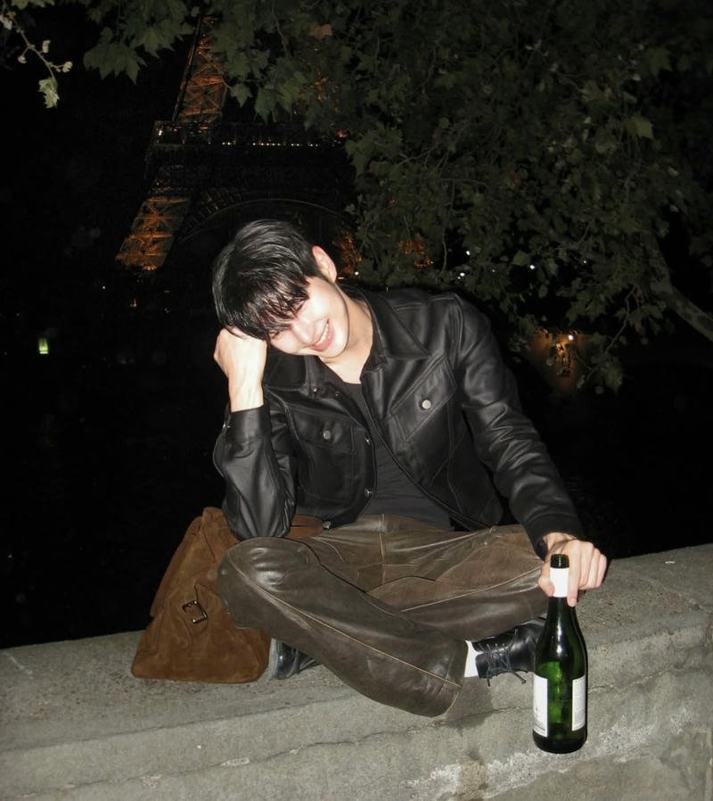 Hình ảnh trai đẹp nụ cười dịu gương mặt sáng