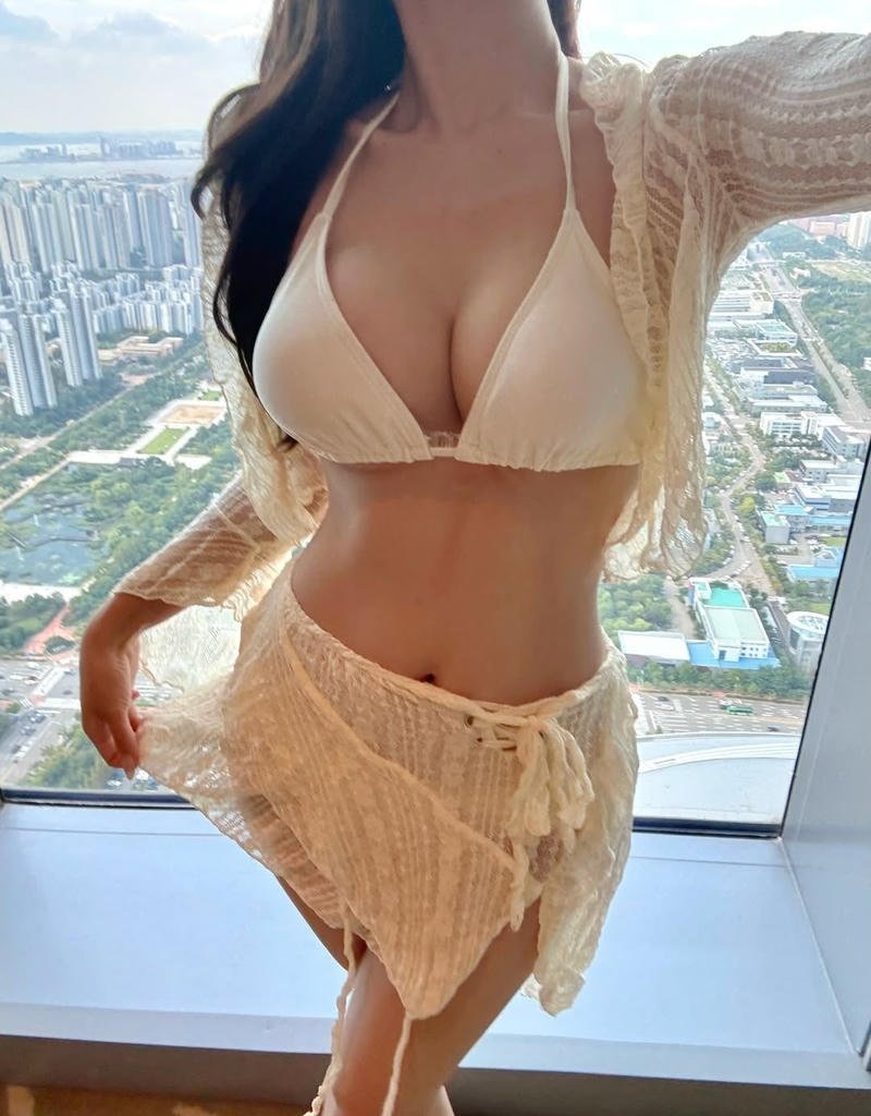 Hình girl gợi cảm với phong cách hiện đại