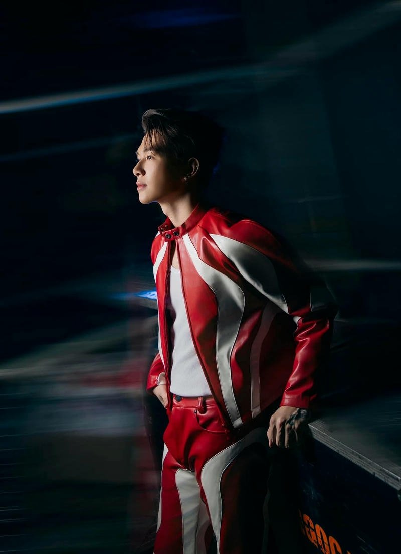 Hình nền Anh Tú Atus tông màu tối bí ẩn