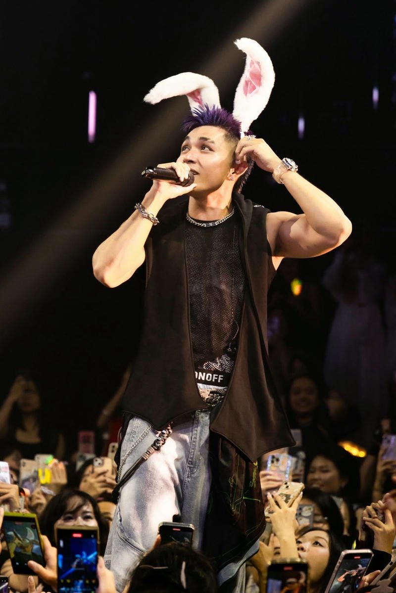 Hình nền Jun Phạm mang vẻ ngoài cuốn hút