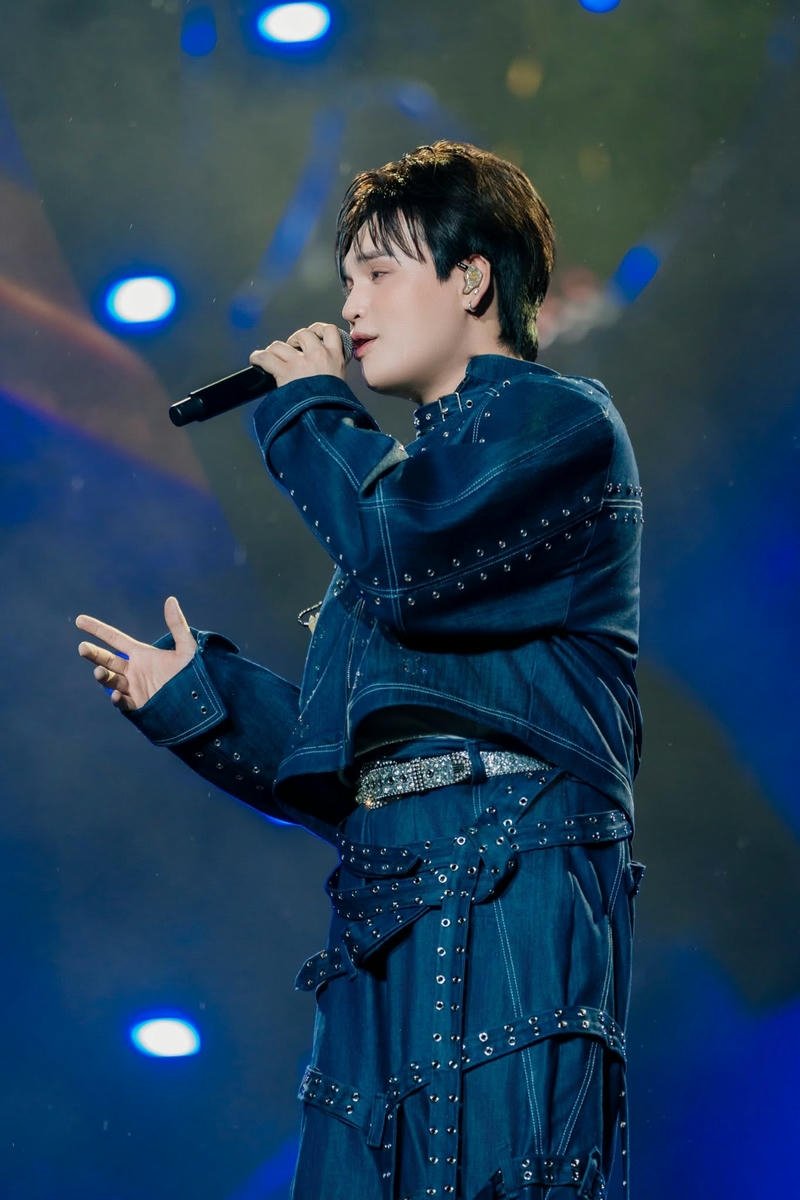 Hình nền Nguyễn Trần Trung Quân ngầu phong cách thời trang