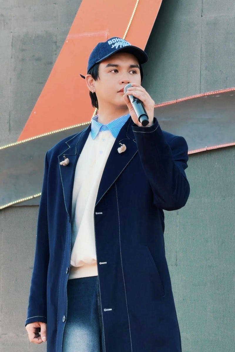 Hình nền Nguyễn Trần Trung Quân phong cách lãng mạn nhẹ nhàng