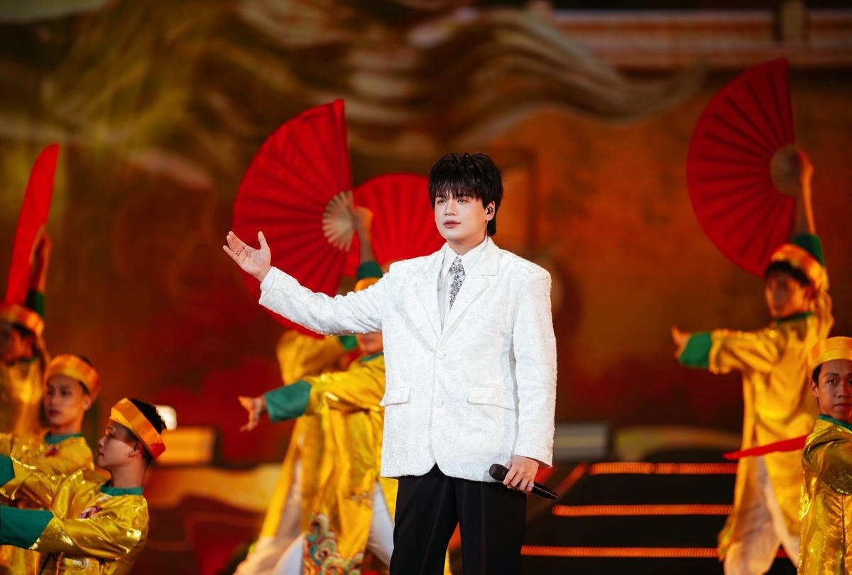 Hình nền Nguyễn Trần Trung Quân thumbnail