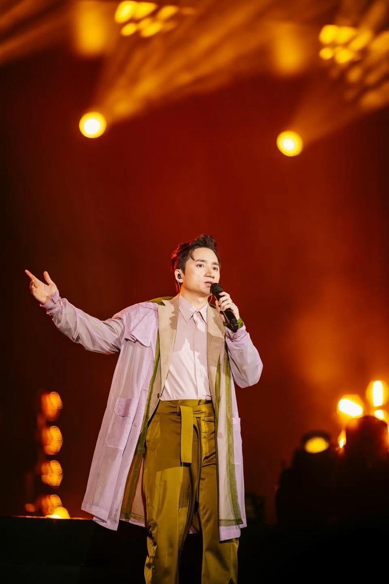 Hình nền Phan Mạnh Quỳnh đẹp trai tông màu ấm