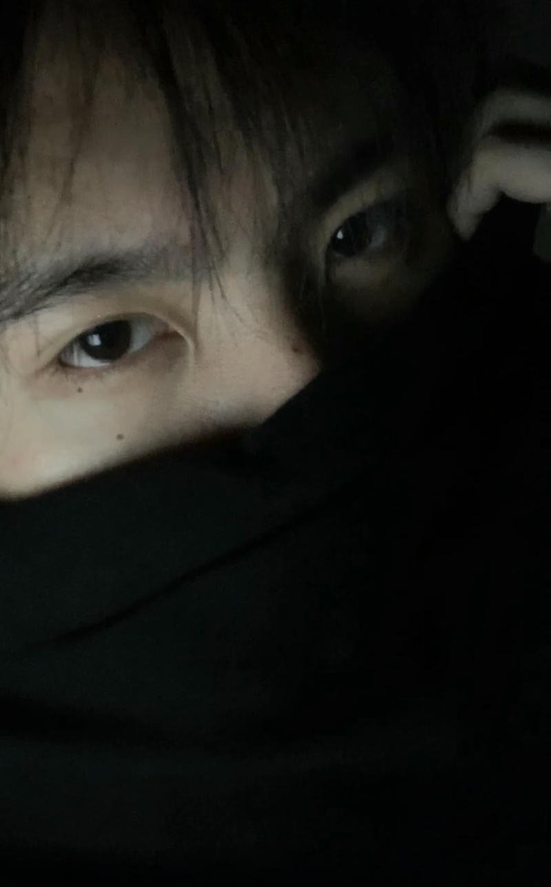 Hình nền điện thoại trai đẹp che mặt ngầu chất