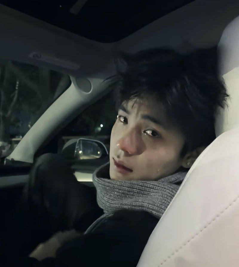 Hình sad boy ngầu manga khói thuốc lạnh lùng