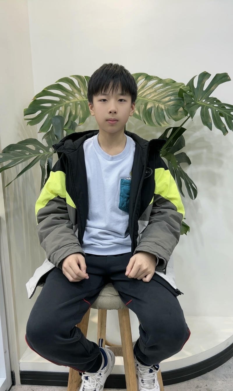 Hình trai đẹp 14 tuổi mái tóc ngắn nét hài hòa