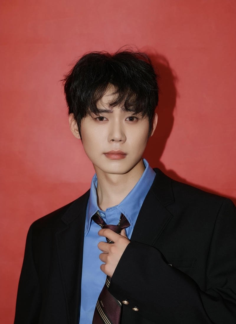 Hình trai đẹp 2k10 nam sinh ánh nhìn cuốn hút