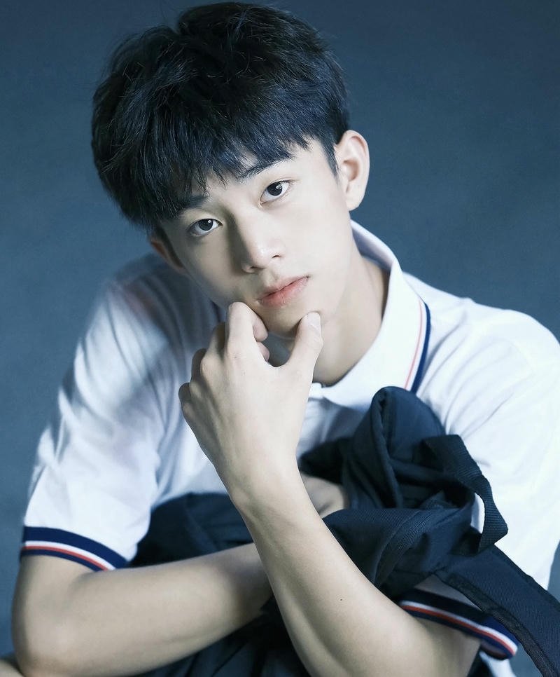 Hình trai đẹp 2k10 nụ cười tươi gương mặt sáng phong cách học đường