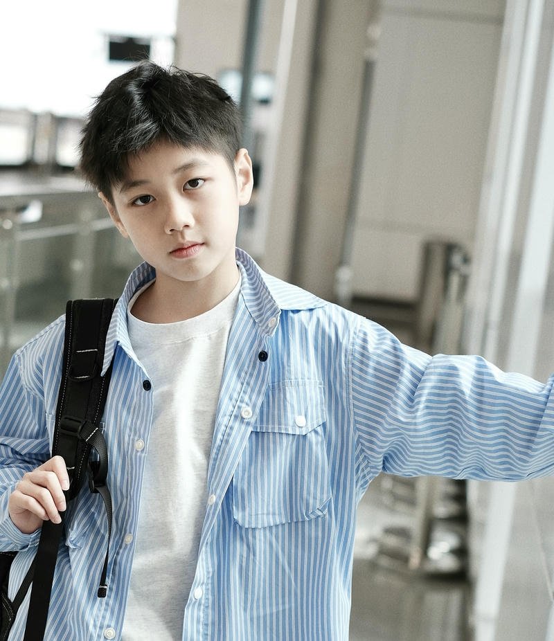 Hình trai đẹp 2k12 với phong cách nam sinh trẻ trung