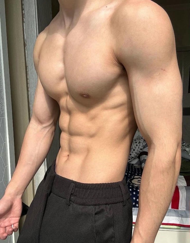 Hình trai đẹp 6 múi che mặt dành cho người thích ngắm ảnh