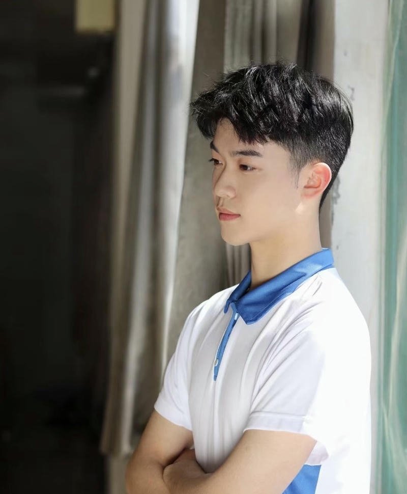 Hình trai đẹp K9 ánh mắt sáng tự nhiên