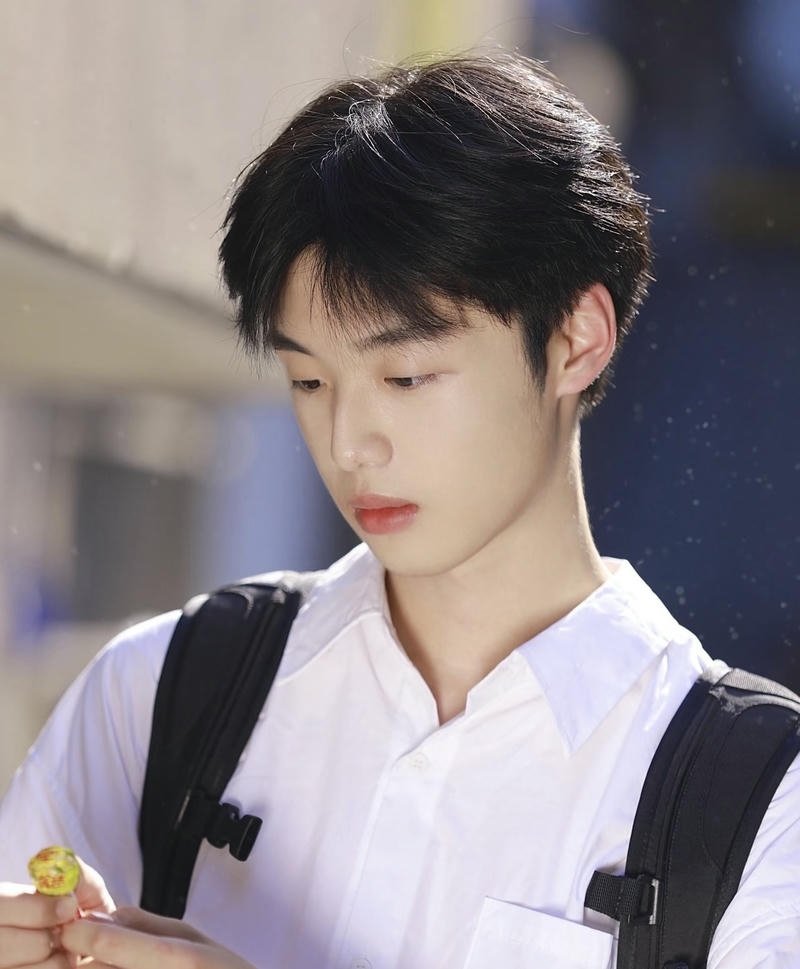 Hình trai đẹp K9 ánh mắt trong nét tự nhiên