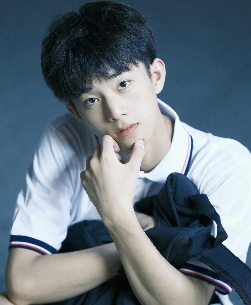 Hình trai đẹp K9 gương mặt sáng ánh nhìn rõ