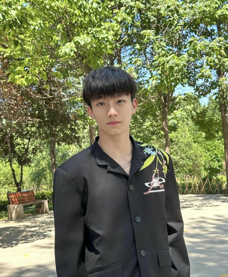 Hình trai đẹp K9 gương mặt trẻ trung rõ nét